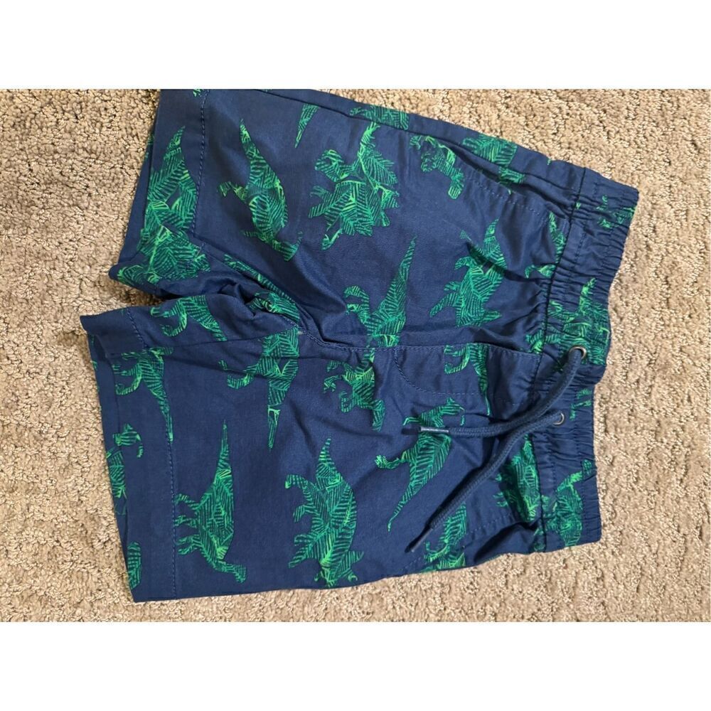 Gap navy with green Dino print Boys 3T shorts. New without tags